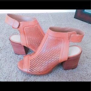 Vince Camuto leather sandals